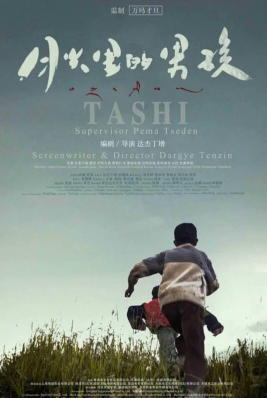 风韵的黑丝情趣荡妇喜欢交换香槟和口水热心的漂亮女士用唾液舔他的湿鸡巴 - 纯净色视频