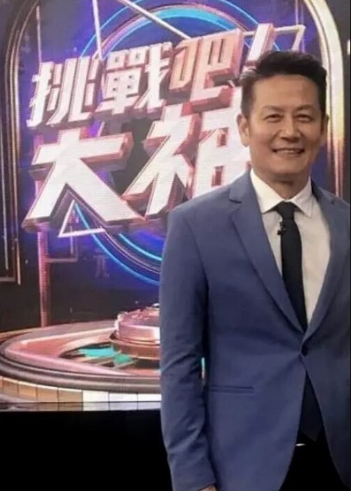 【宾馆盗摄】情侣们开房打炮被摄像头偷拍，荷尔蒙爆棚尽享性爱高潮 - 纯净色视频